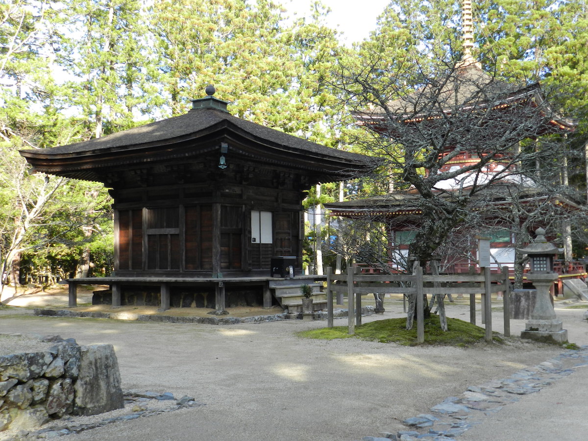 三昧堂（さんまいどう）