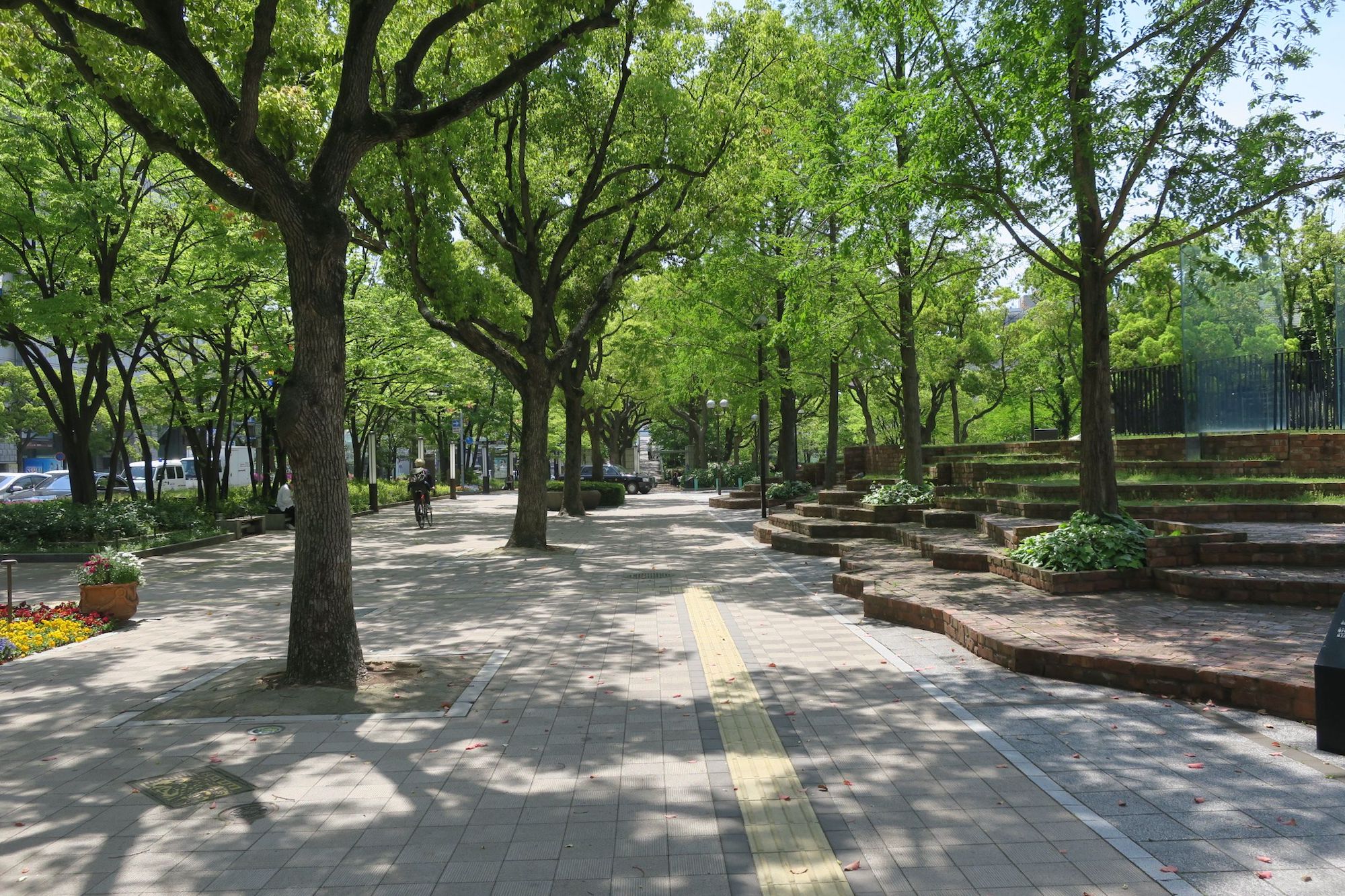 東遊園地・フラワーロード