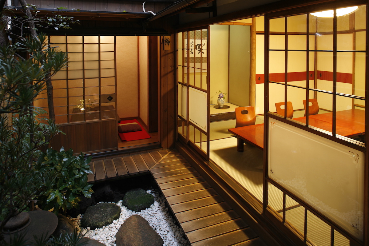 3. よし梅 芳町亭