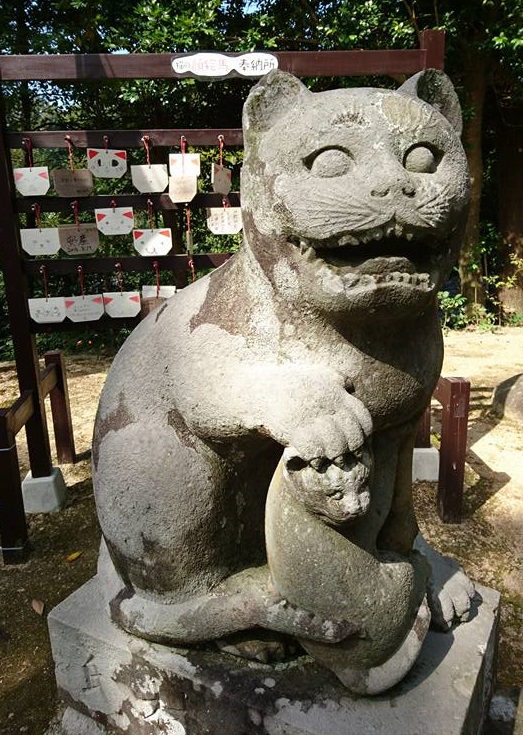 木島神社 狛猫's image 1