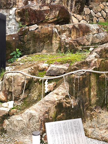 阿知のぬめり岩