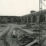 倉敷アイビースクエアの中庭スピーカー