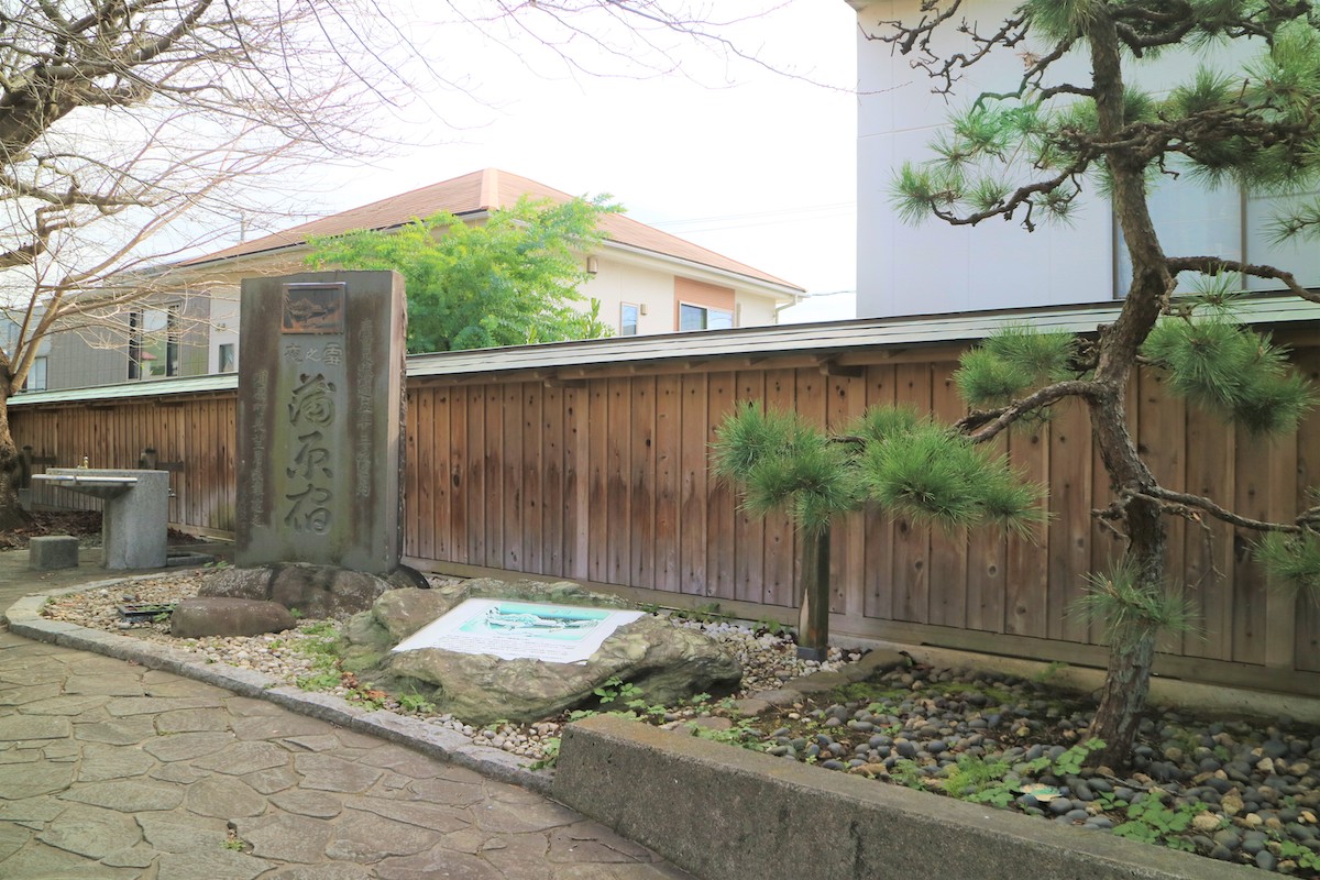 蒲原夜之雪記念碑