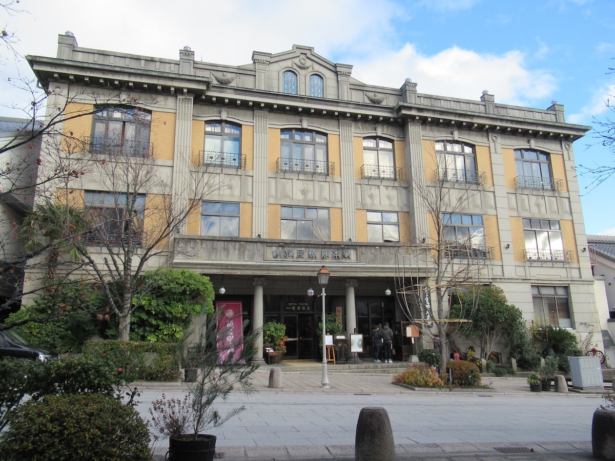 FUJIYA GOHONJIN(国登録有形文化財)