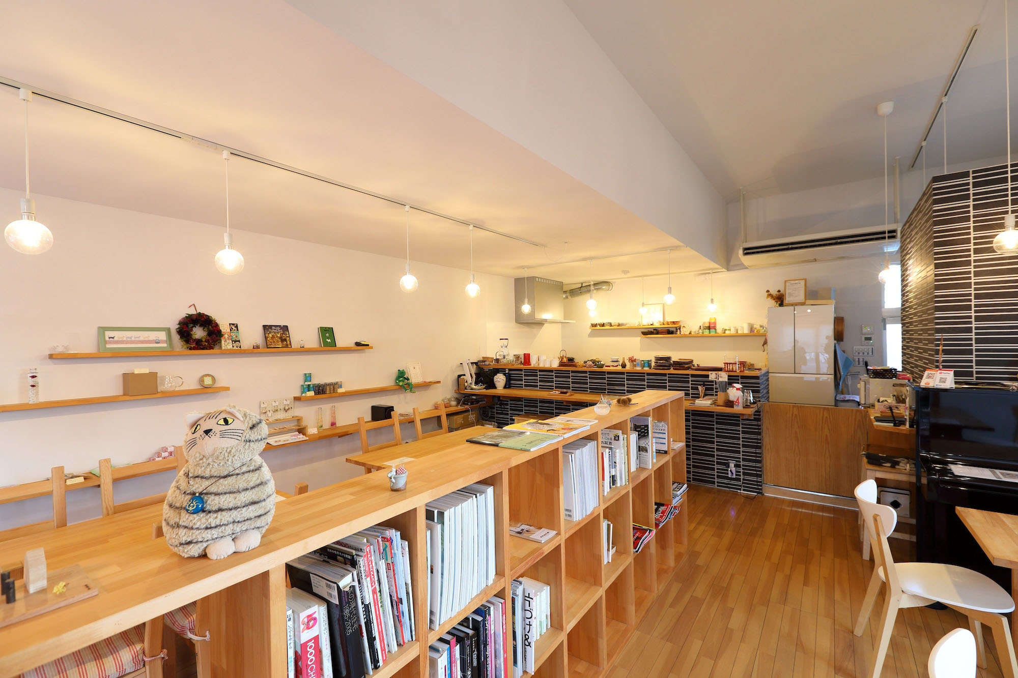 朝ごはんカフェ ヨンヒキノネコ