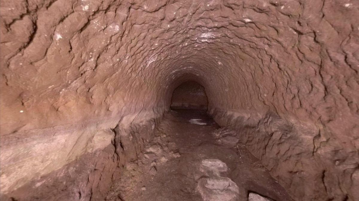 北端の2本の主坑道間、東から5本目の坑道