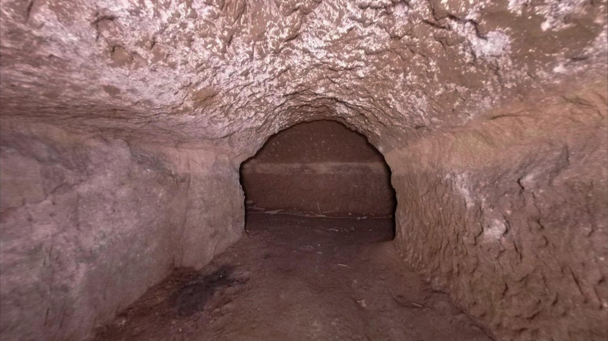 北端の2本の主坑道間、東から2本目の坑道