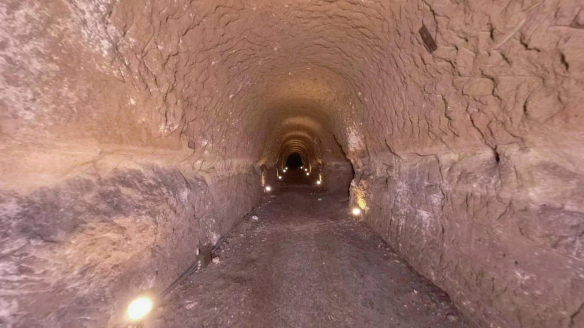 北から5本目の主坑道中央付近