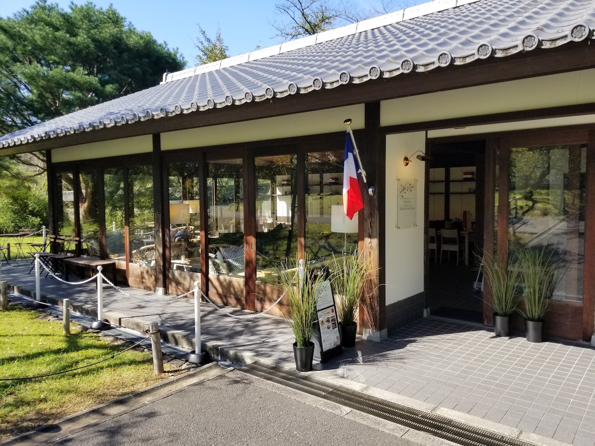 フレンチカフェ　ル･クロ スゥ ル スリジェ～桜の樹の下で～