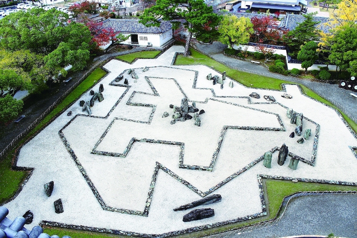 Kishiwada Castle Hachijin-no-Niwa Garden (National Place of Scenic Beauty)