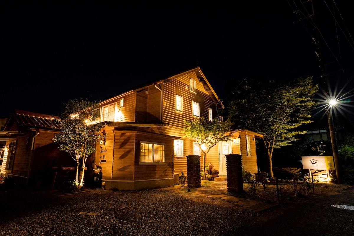 Junintoie Cafe & Bar