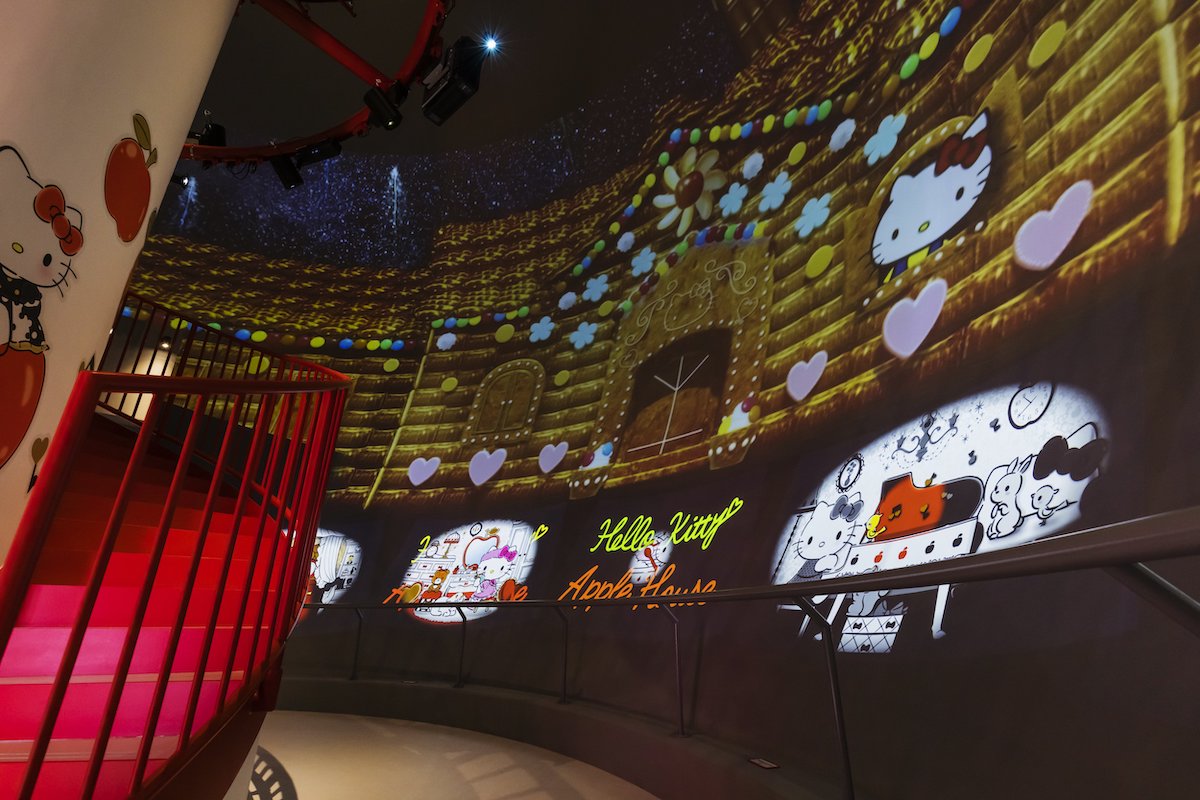 HELLO KITTY APPLE HOUSE