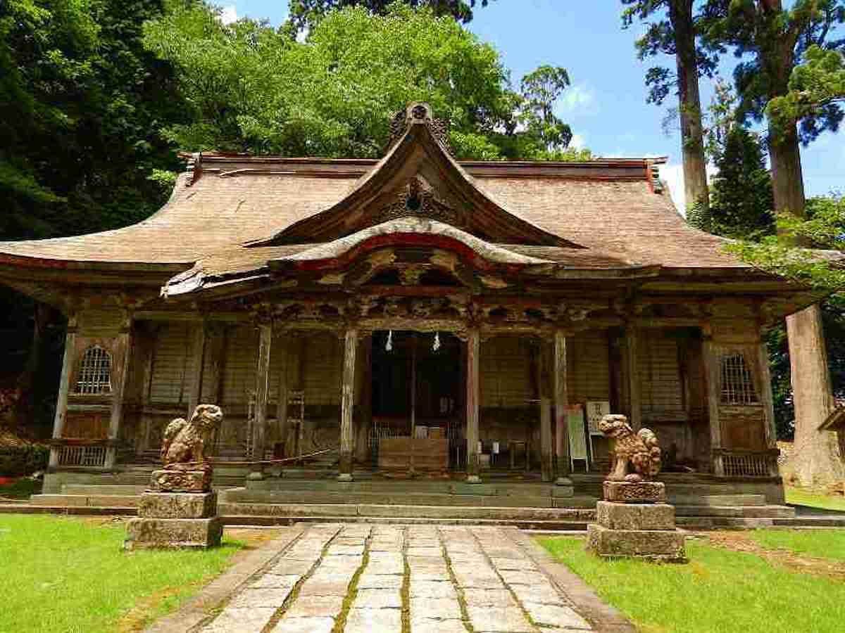 Three-Story Pagoda of Nagusa-jinja Shrine