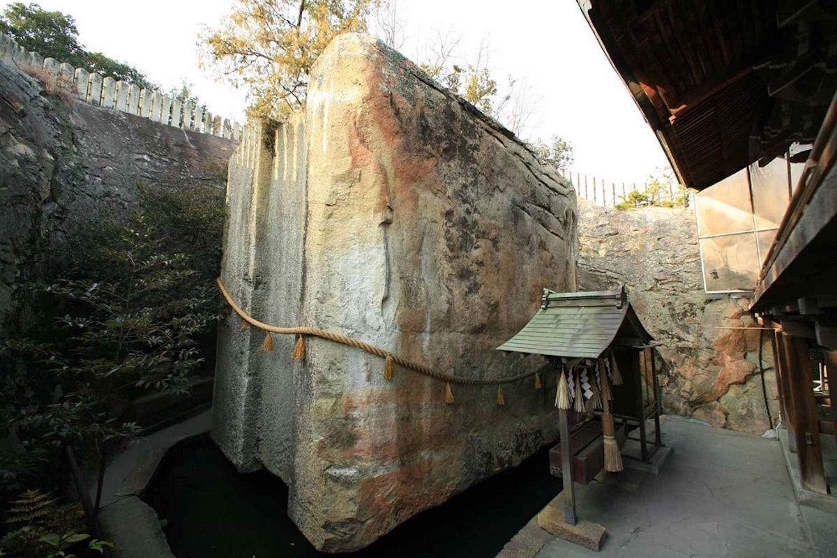 Ishi no Hoden (stone treasure hall)