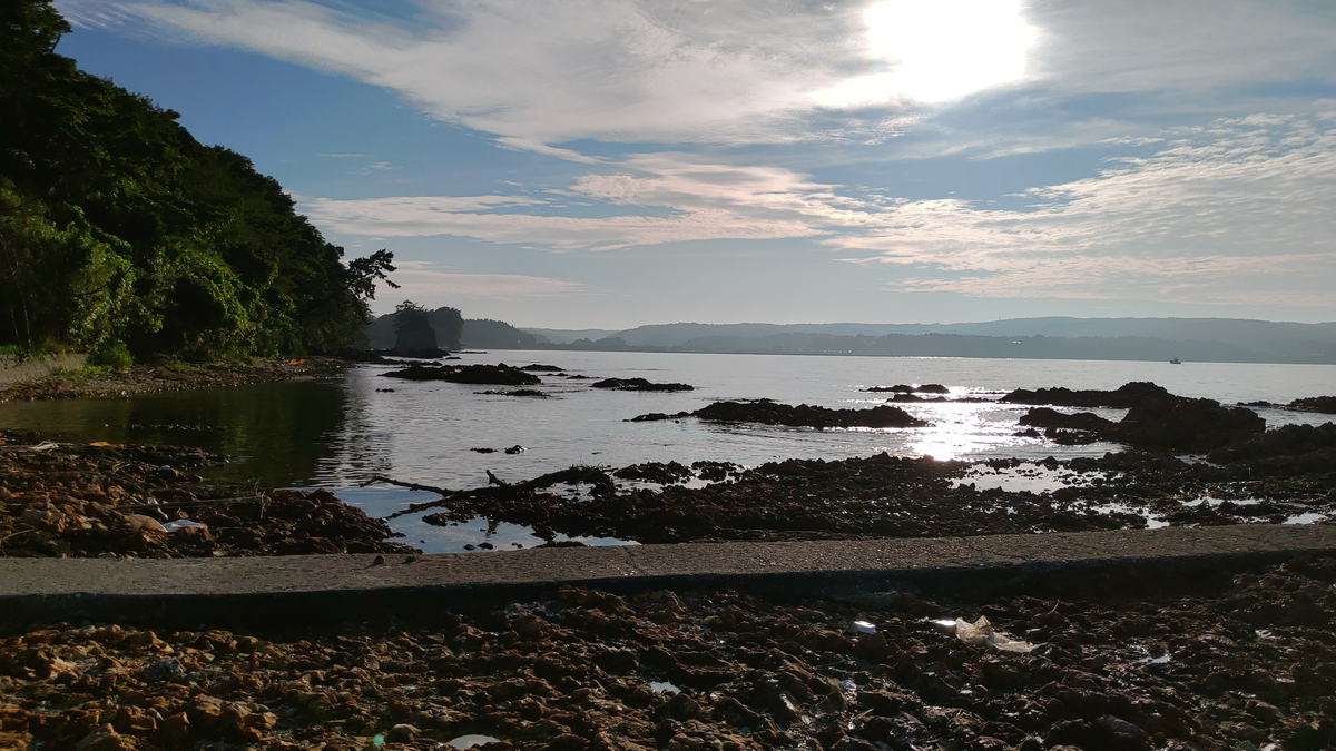 赤崎海岸 灯台と岩