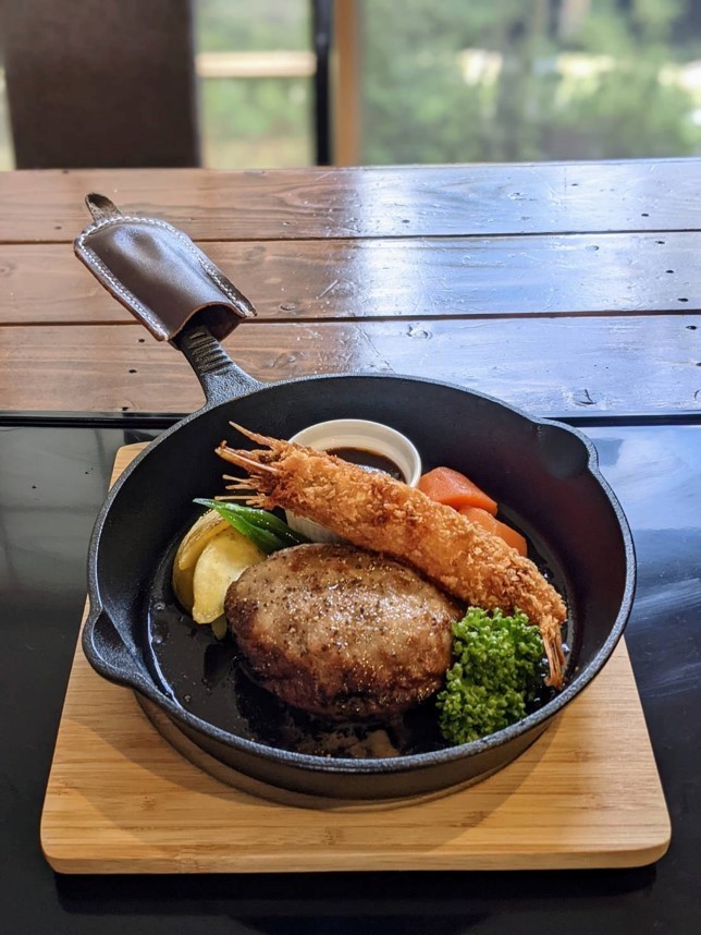 Western-style cafe “Take”