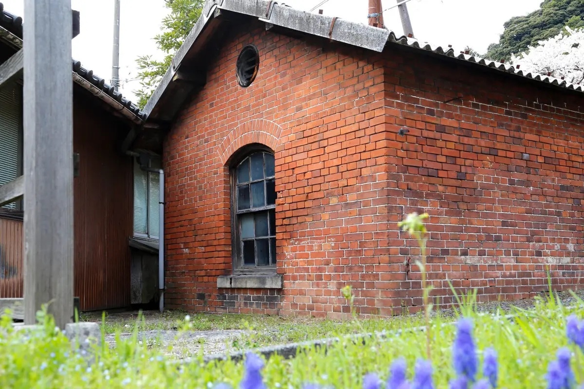 Old Lamp Fuel Storage Building's image 1