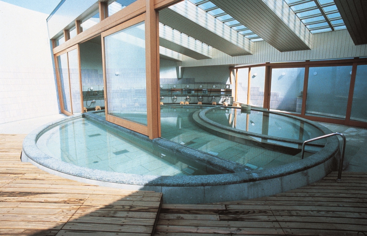 Saintpia Awara Public Bath