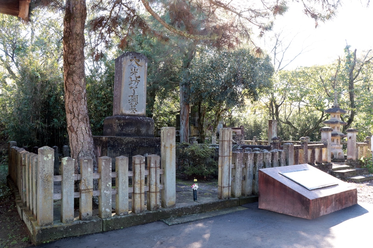 本光坊了顕(ほんこうぼうりょうけん)のお墓