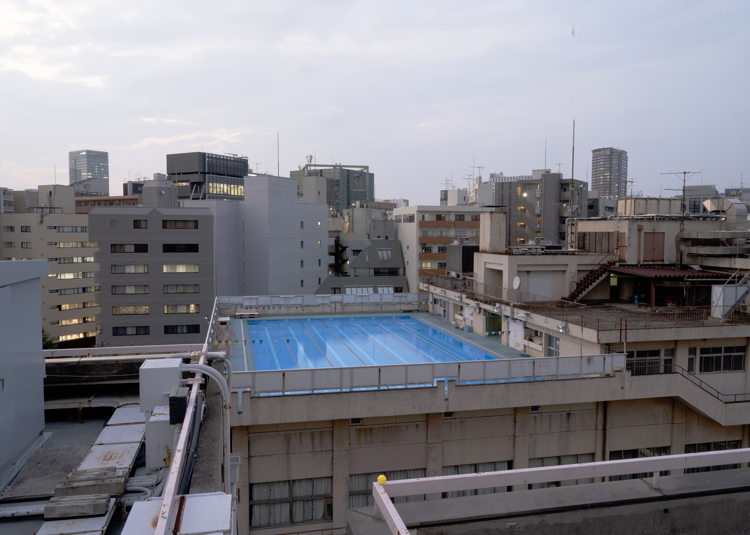 《TOKYO PERSPECTIVE》中村政人（撮影場所）