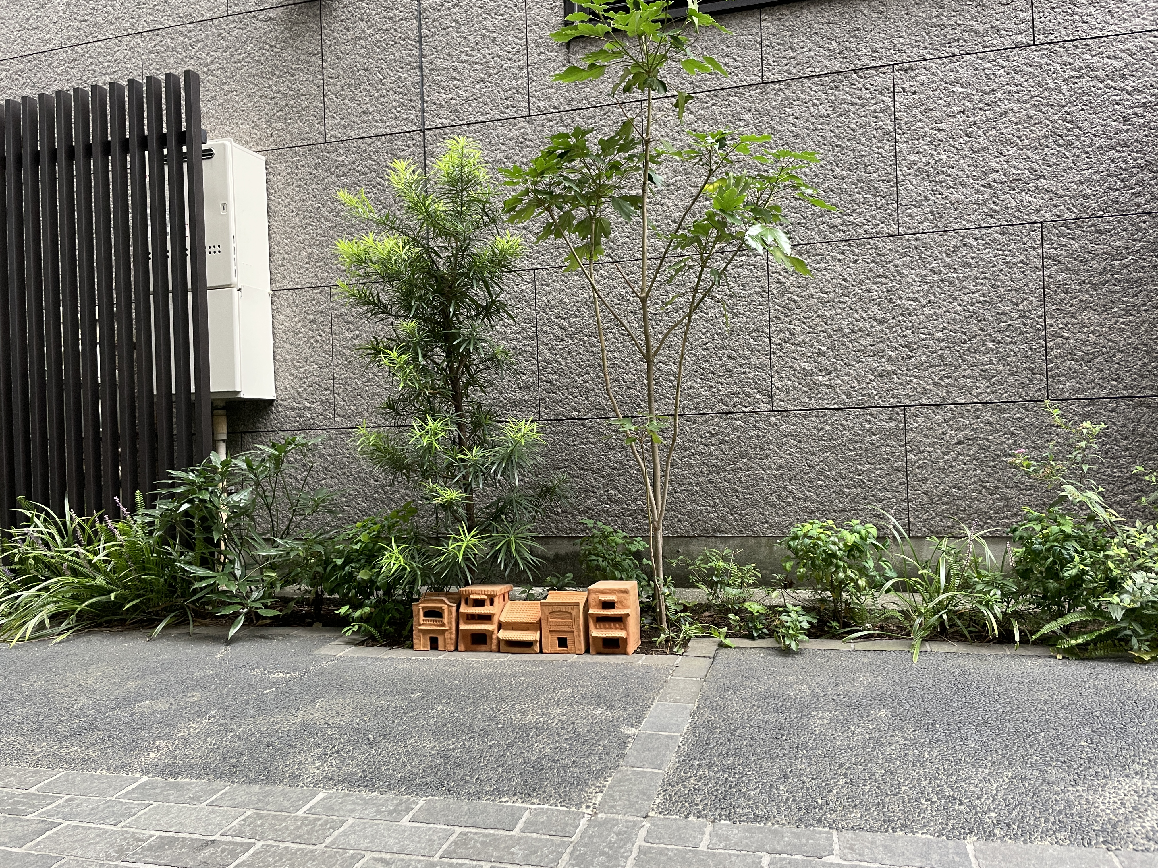 6lines studio+塚本由晴《日本橋のイエハニワ》