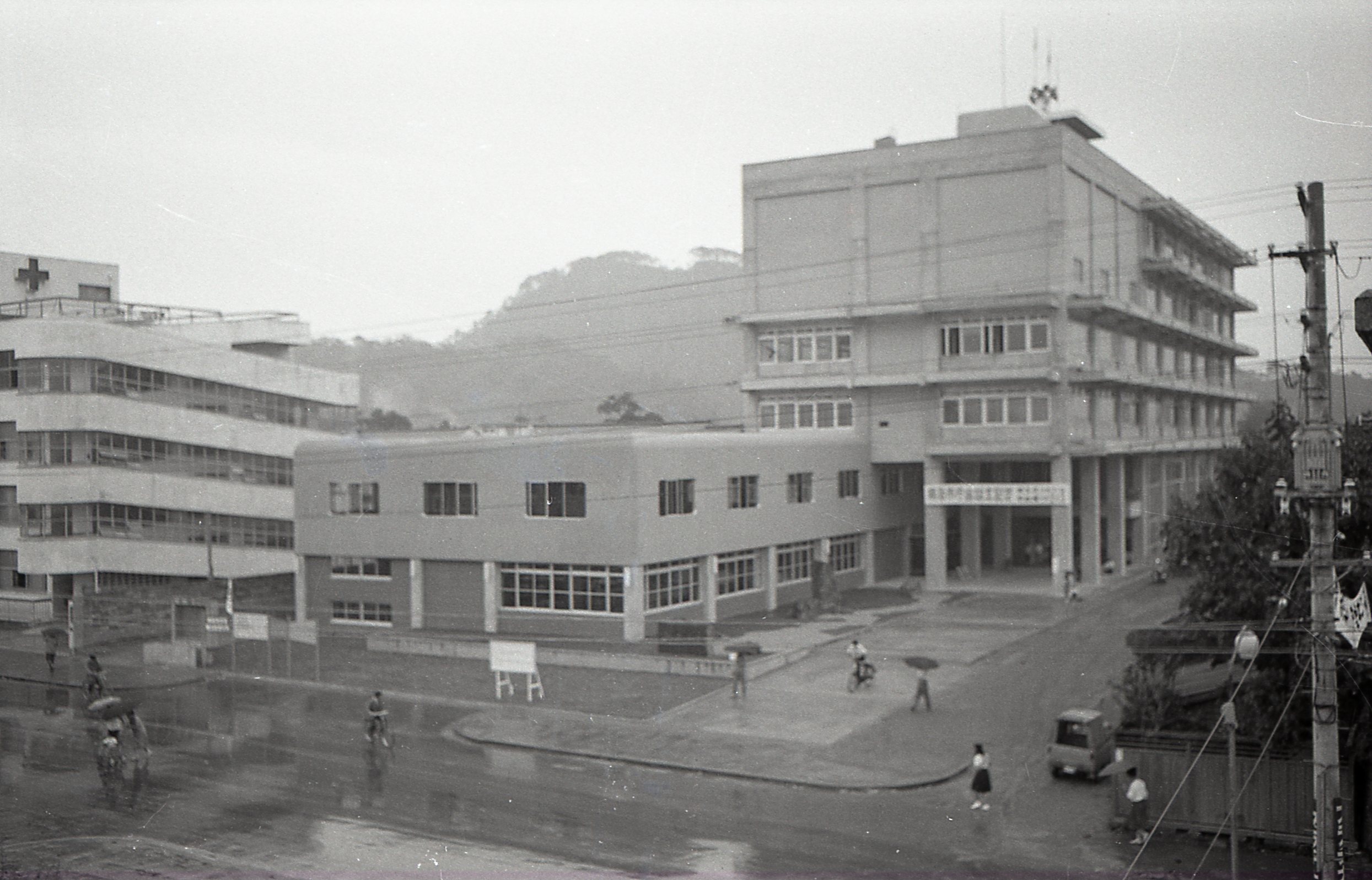 老朽化した鳥取市庁 / 市政当初の市庁舎の古写真 / 新市庁舎の外観's image 3