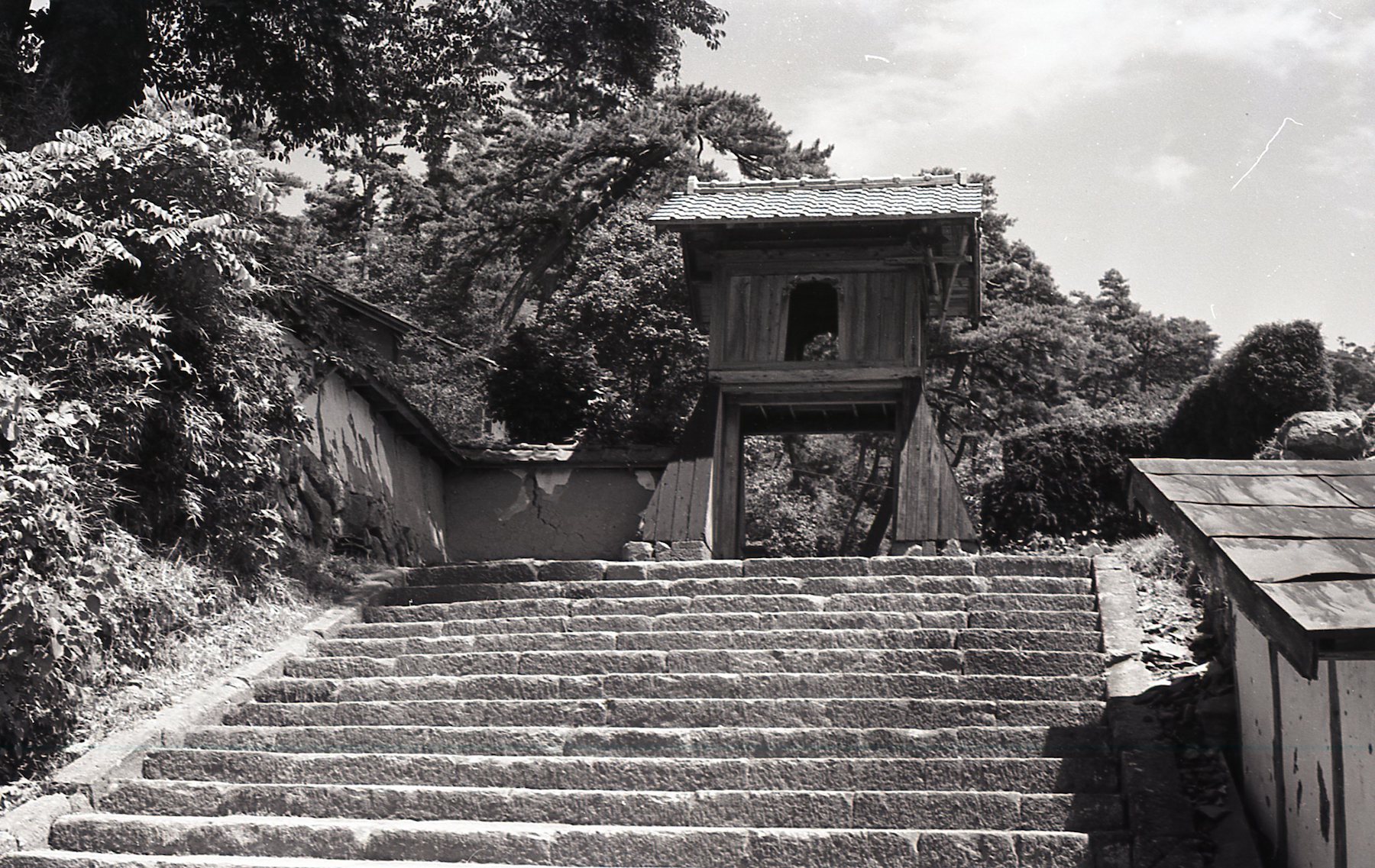 龍峰寺の山門's image 1